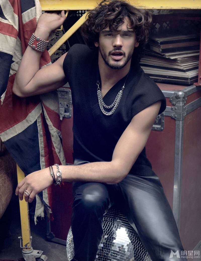 巴西混血超模马龙.泰谢拉成熟帅气照