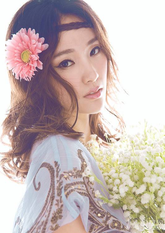 屈�宛如甜美可人清纯少女