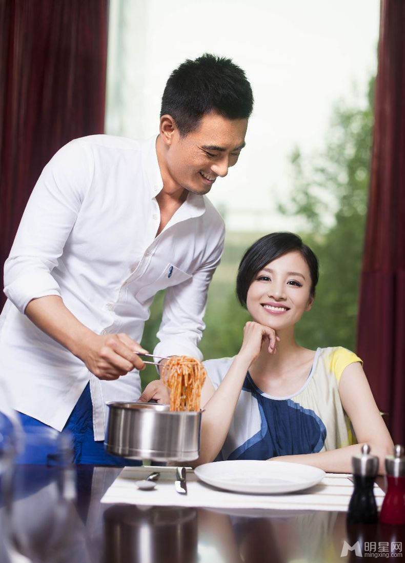 模范夫妻陈龙章龄之大秀恩爱幸福