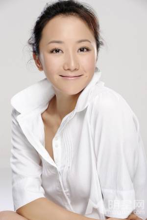 中国内地女演员王亚梅时尚魅力写真