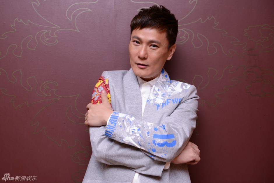 型男张信哲时尚写真 性感成熟魅力迷人