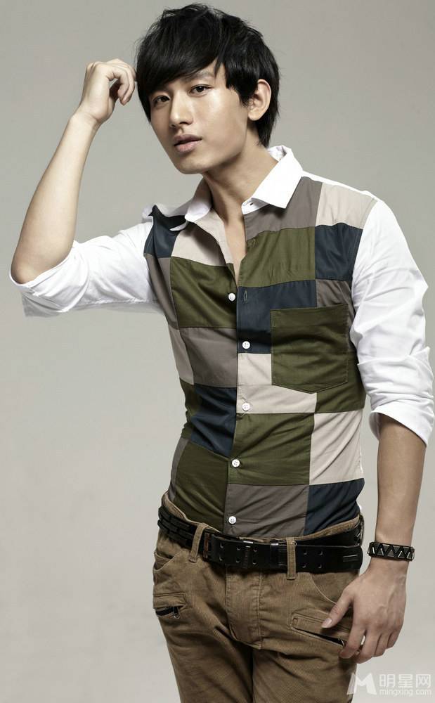 成毅尽显时尚潮男图片