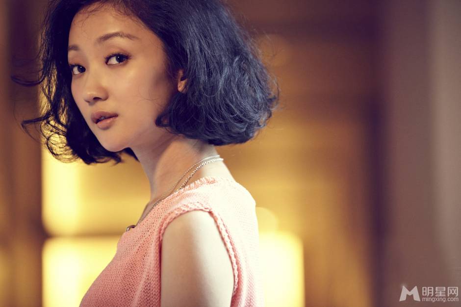 中国女演员张瑶尽显优雅女人姿态