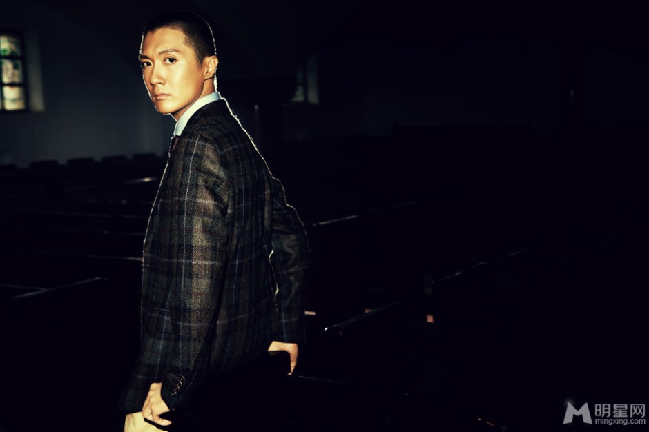 新一代男神迟帅圆寸发型展英俊潇洒魅力