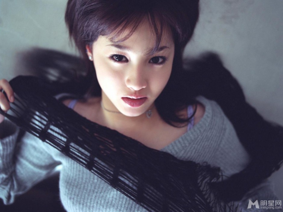 日本最美女星泽尻英龙华妩媚照