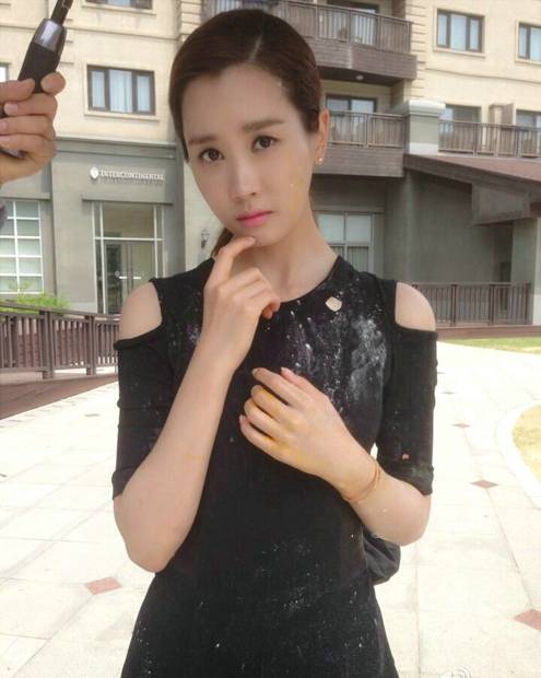 李多海甜美气质自拍精选图