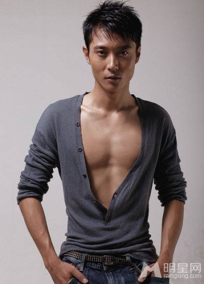 张丹峰休闲写真 型男气质清爽