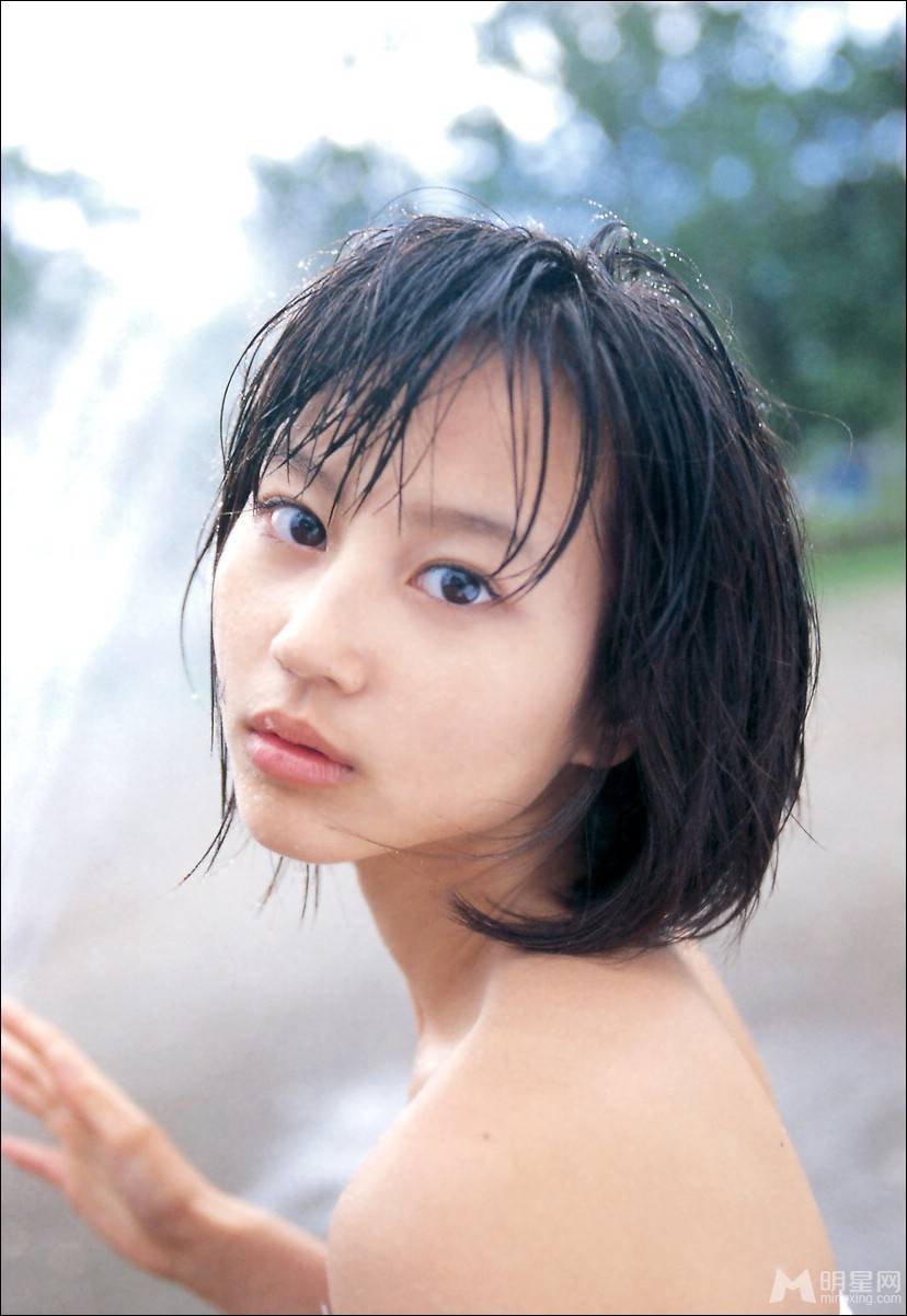 堀北真希散发青春活力气息唯美写真