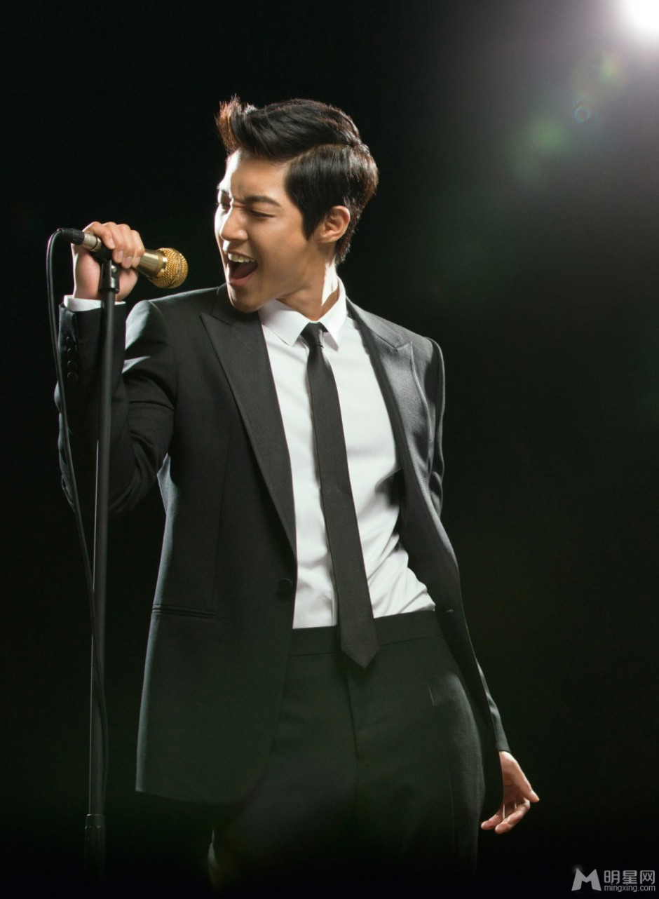 韩国男歌手金贤重新专辑封面照