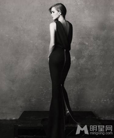 艾玛・沃特森散发复古优雅贵妇气质