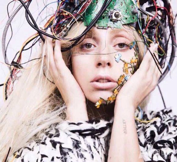 美国女歌手Lady GaGa散发独特个性魅力