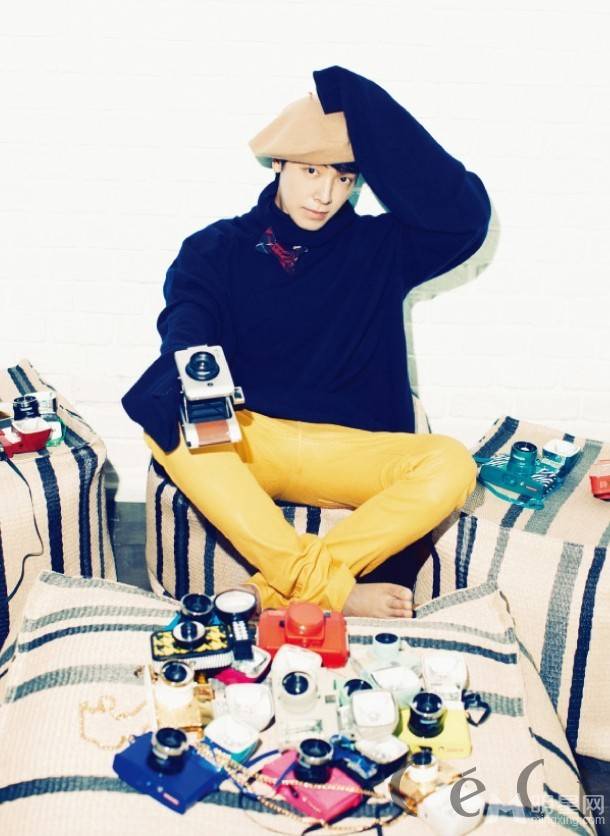 韩国男明星李东海尽展王子帅气魅力