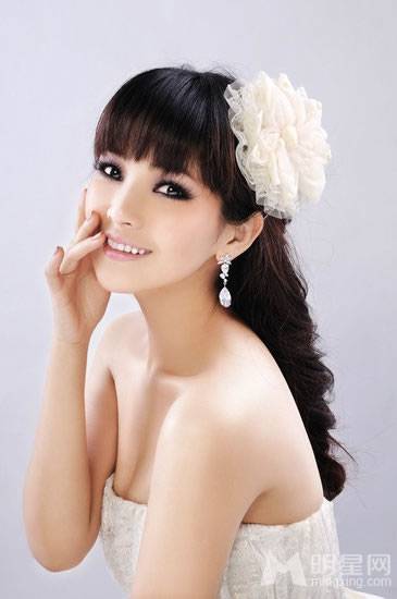 华语女歌手斯琴高丽婚纱唯美写真