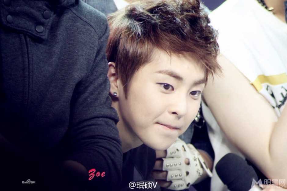 韩星金珉硕展花样美男子魅力