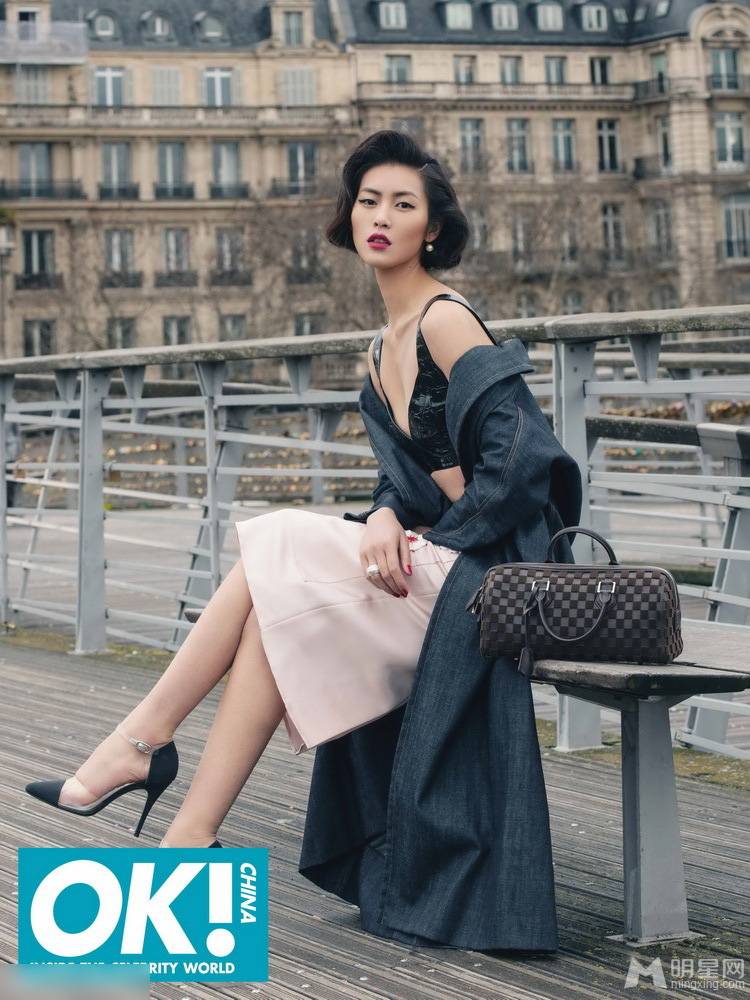 超模刘雯欧美复古发型 巴黎街头时尚街拍