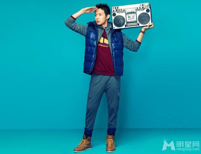 朴有天代言冬季服饰展个性搞怪