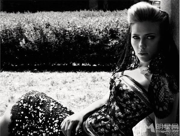 斯嘉丽・约翰逊尽显华丽贵族式风范