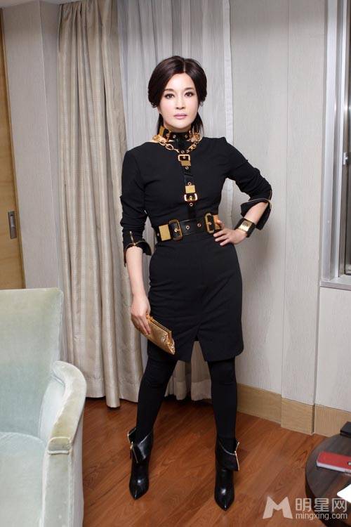 刘晓庆女王时尚霸气造型