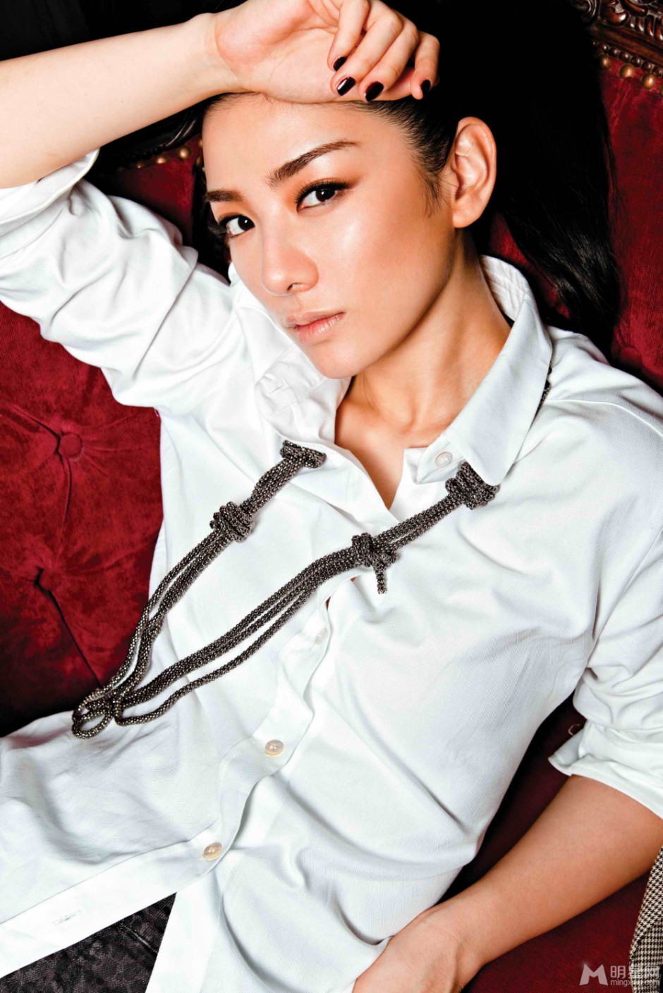 大陆女演员黄奕中性造型更显迷人魅力
