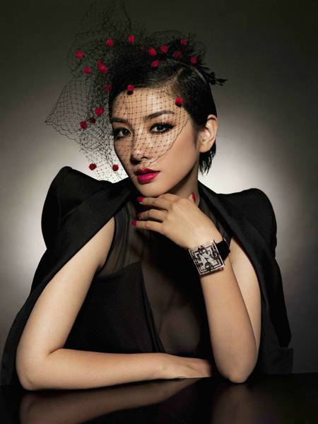 时尚女明星黄奕尽显女人妩媚风情