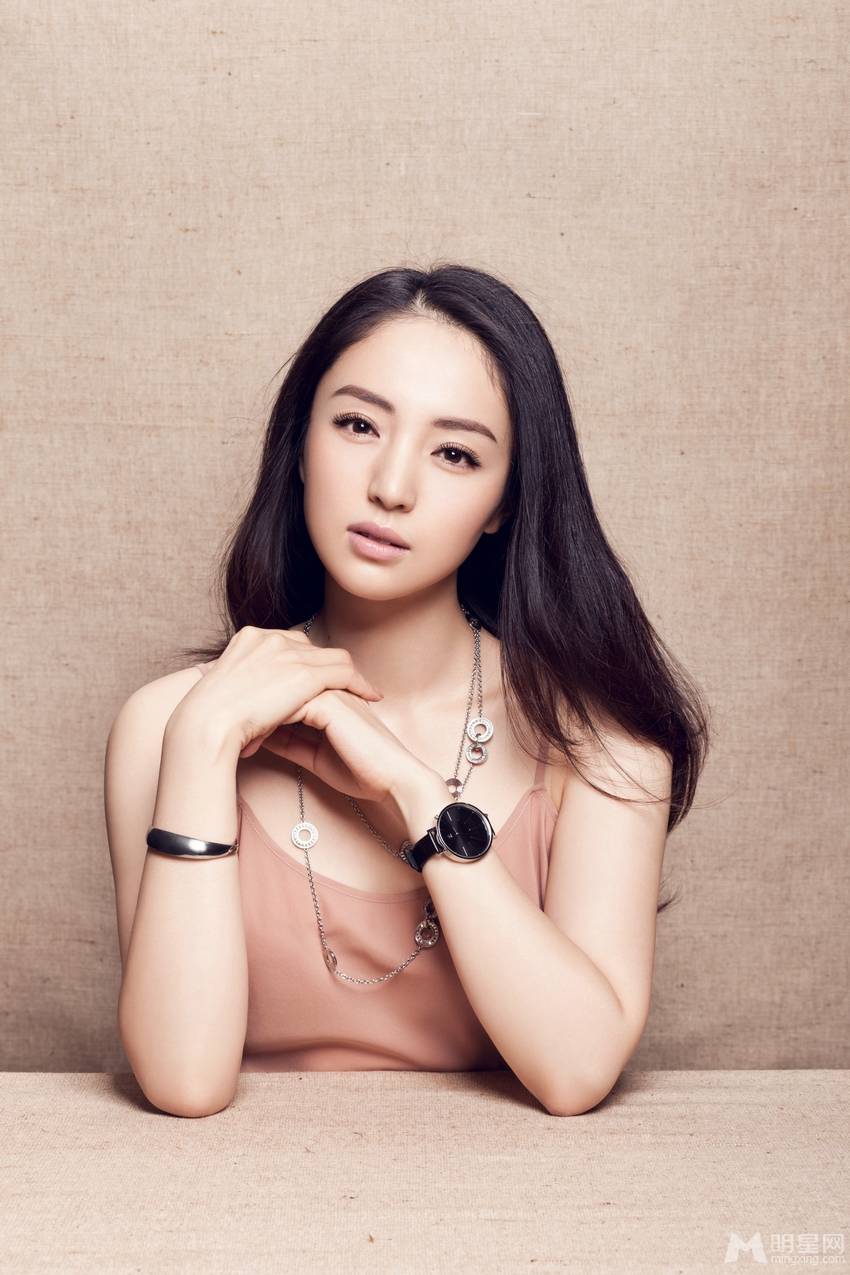 内地女演员董璇彰显淡雅之美