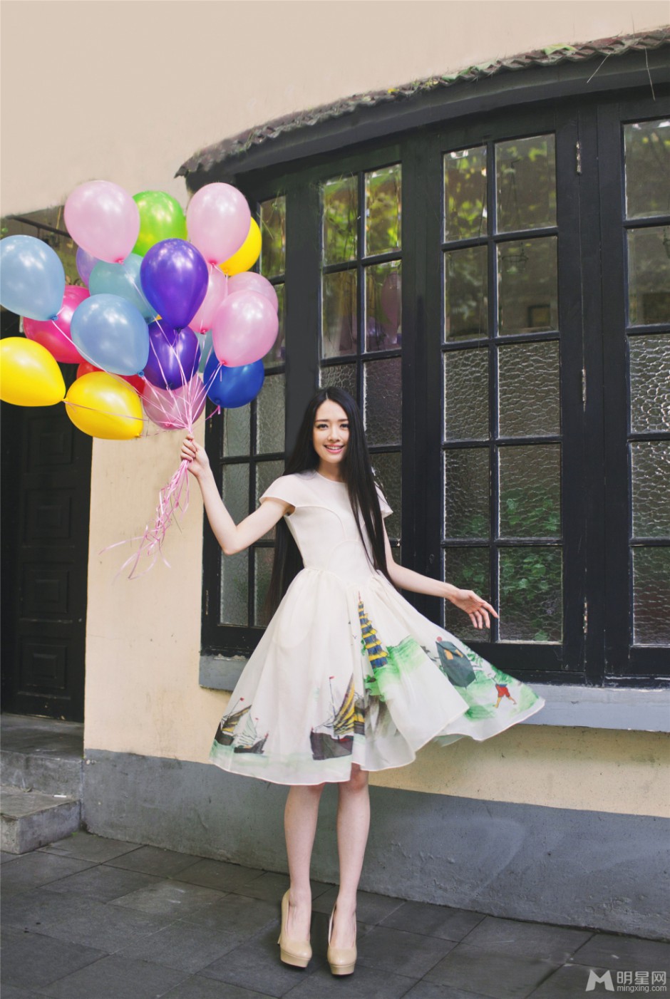 郭碧婷娇俏灵动飘逸唯美写真
