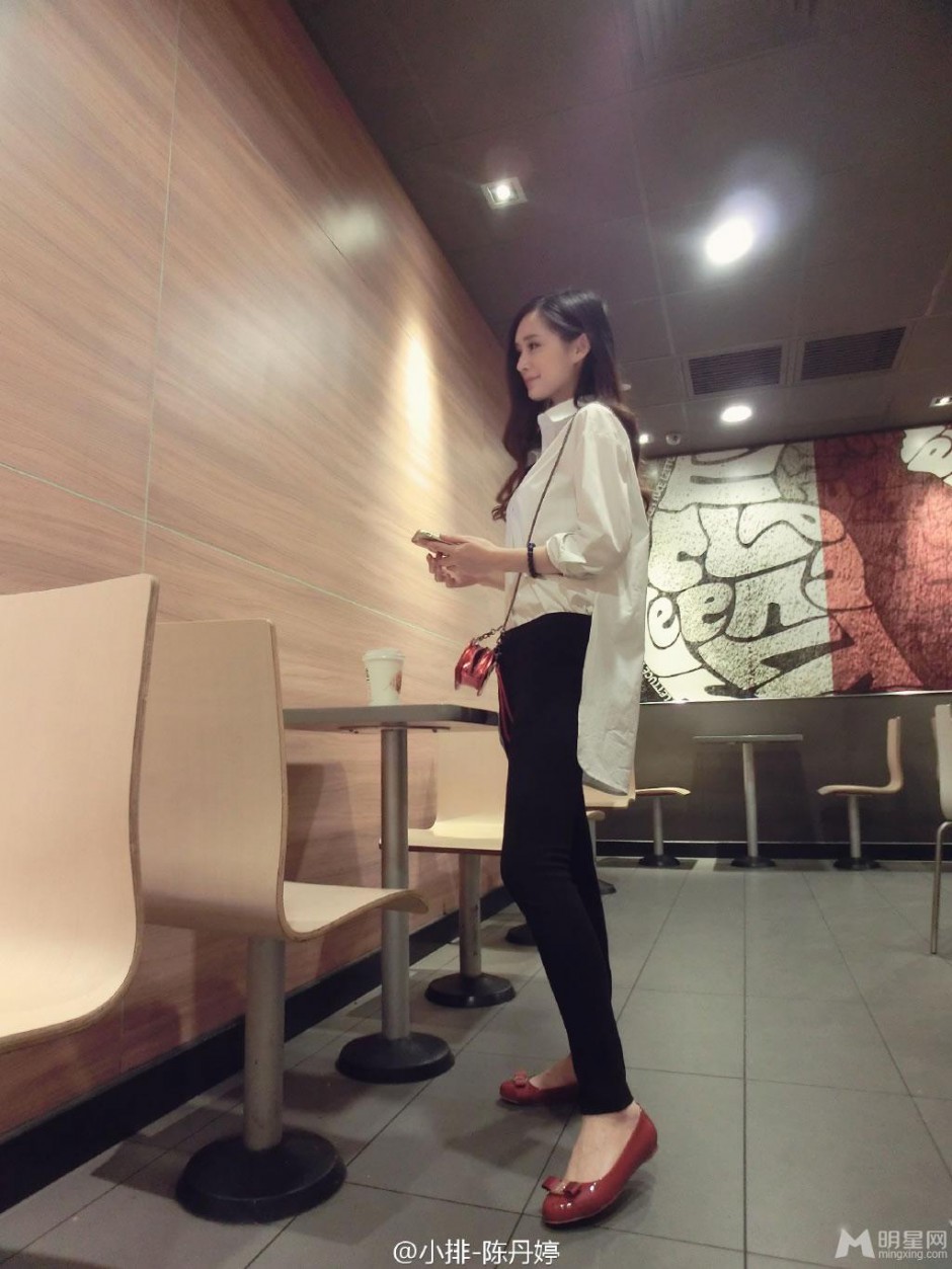 平模陈丹婷白衣飘飘清纯生活照