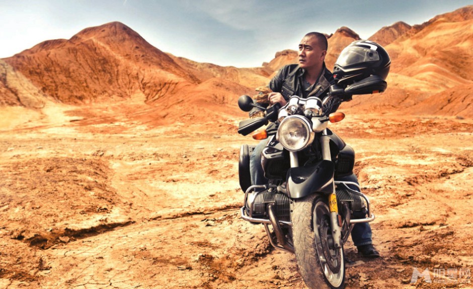 胡军沙漠拍摄狂野魅力写真大片