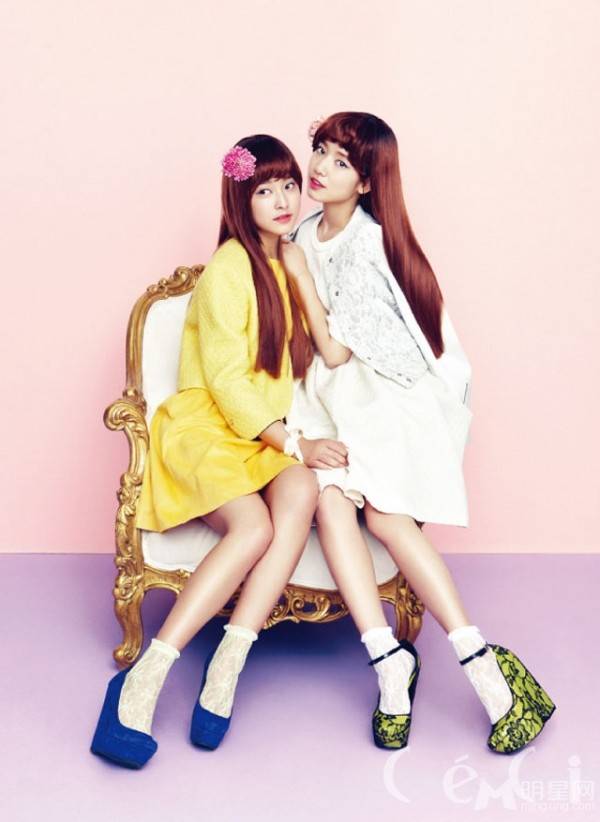 朴信惠与朴世英演绎纯美花仙子画报