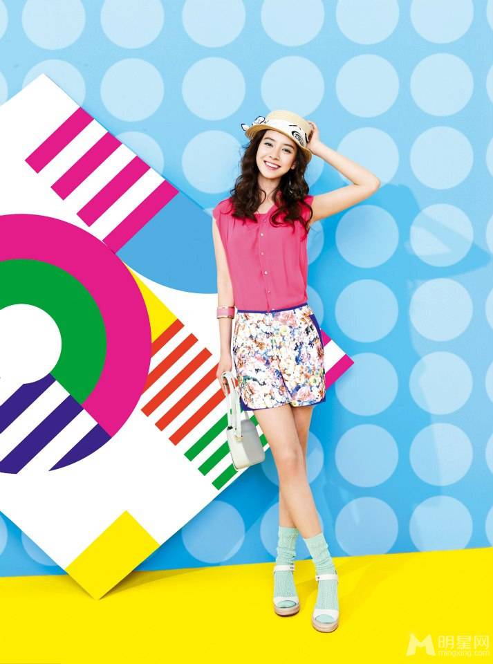 韩国女星宋智孝展现夏日青春活力写真
