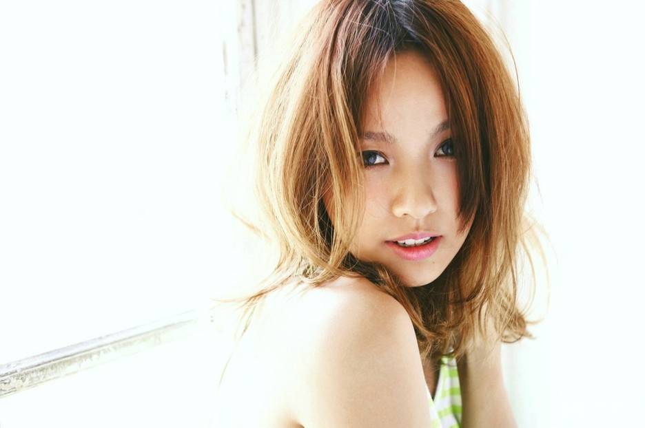 韩国女歌手李孝利释放性感迷人写真