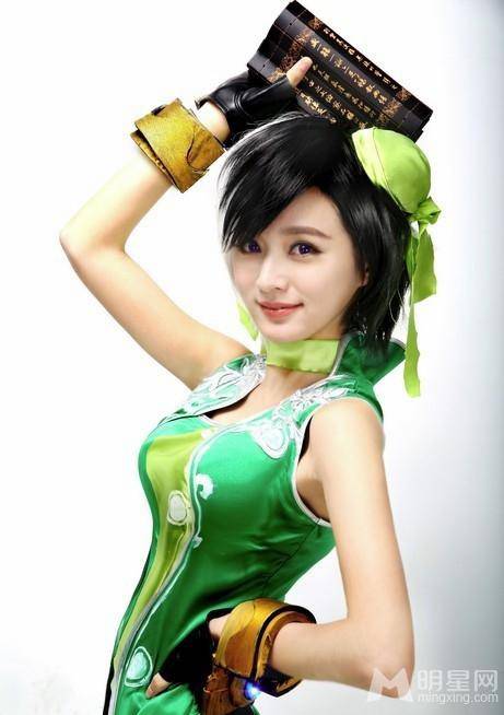 陈丹婷身穿绿色高叉旗袍唯美写真