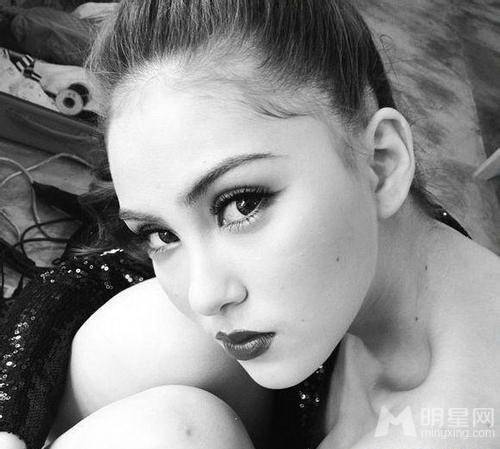台湾女模特昆凌尽显性感诱惑组图