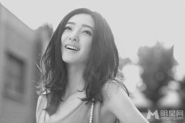 王丽坤优雅黑白风格清新写真