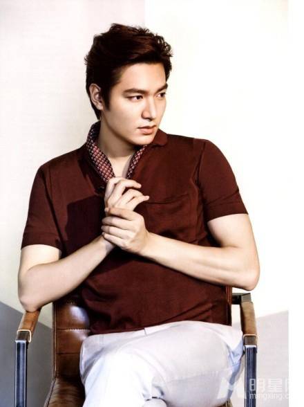 时尚男神李敏镐休闲魅力十足