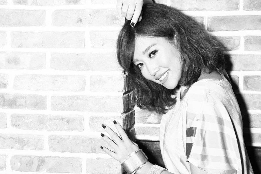 天生歌姬A-Lin美艳诱人黑白写真大片