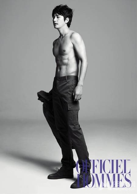 韩国男演员朴施厚半裸秀身材组图