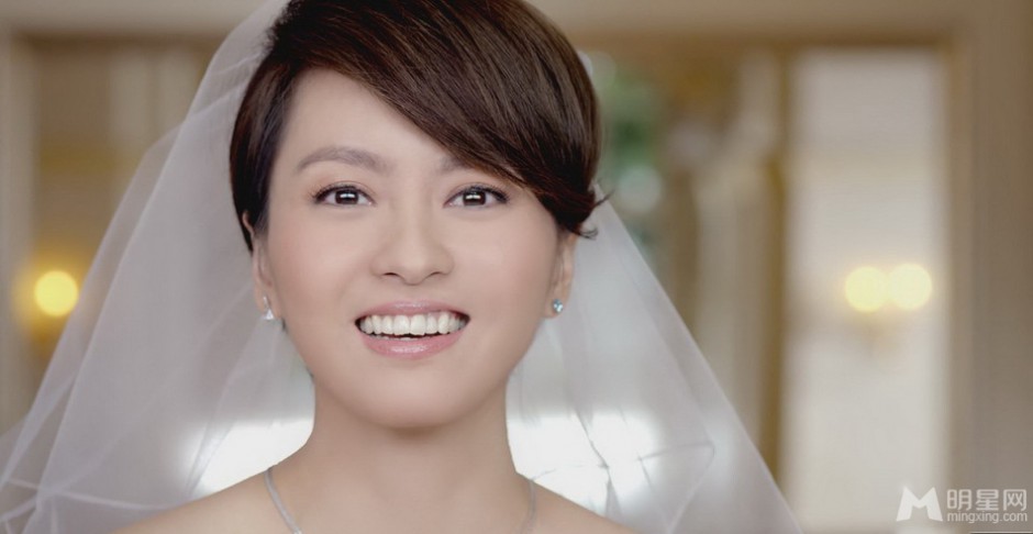 香港女星梁咏琪性感迷人时尚婚纱照