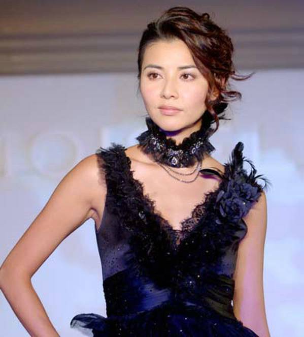 TVB花旦蒙嘉慧展现成熟女人魅力组图