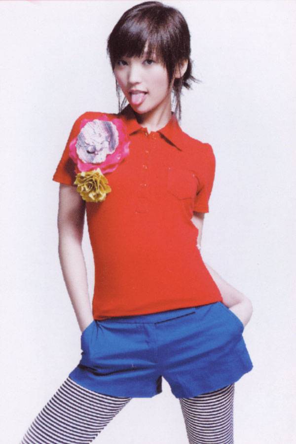 金莎可爱卖萌惹人怜写真