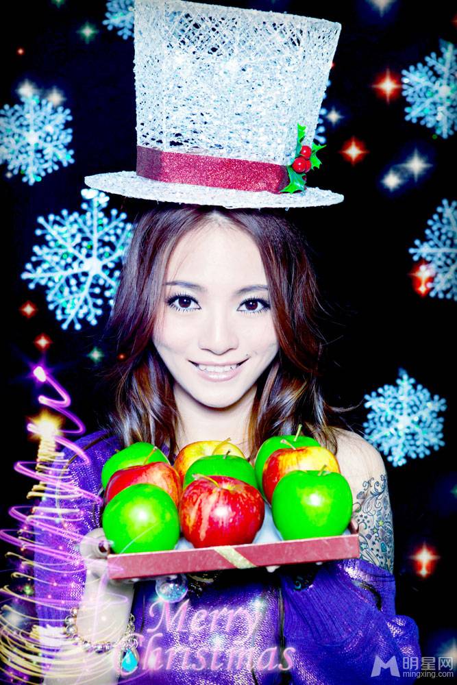 歌手胡灵圣诞节唯美清新写真