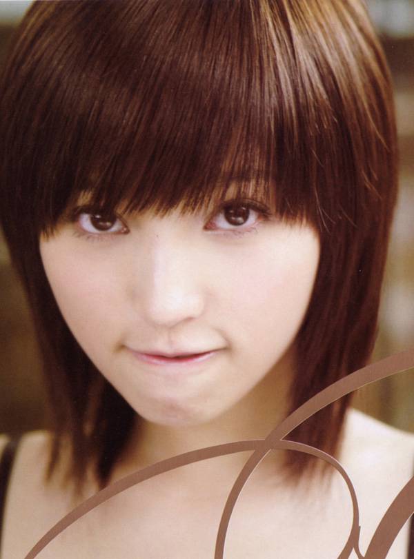 金莎可爱卖萌惹人怜写真