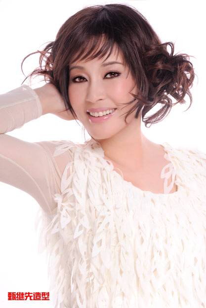 不老女神刘晓庆优雅百变造型