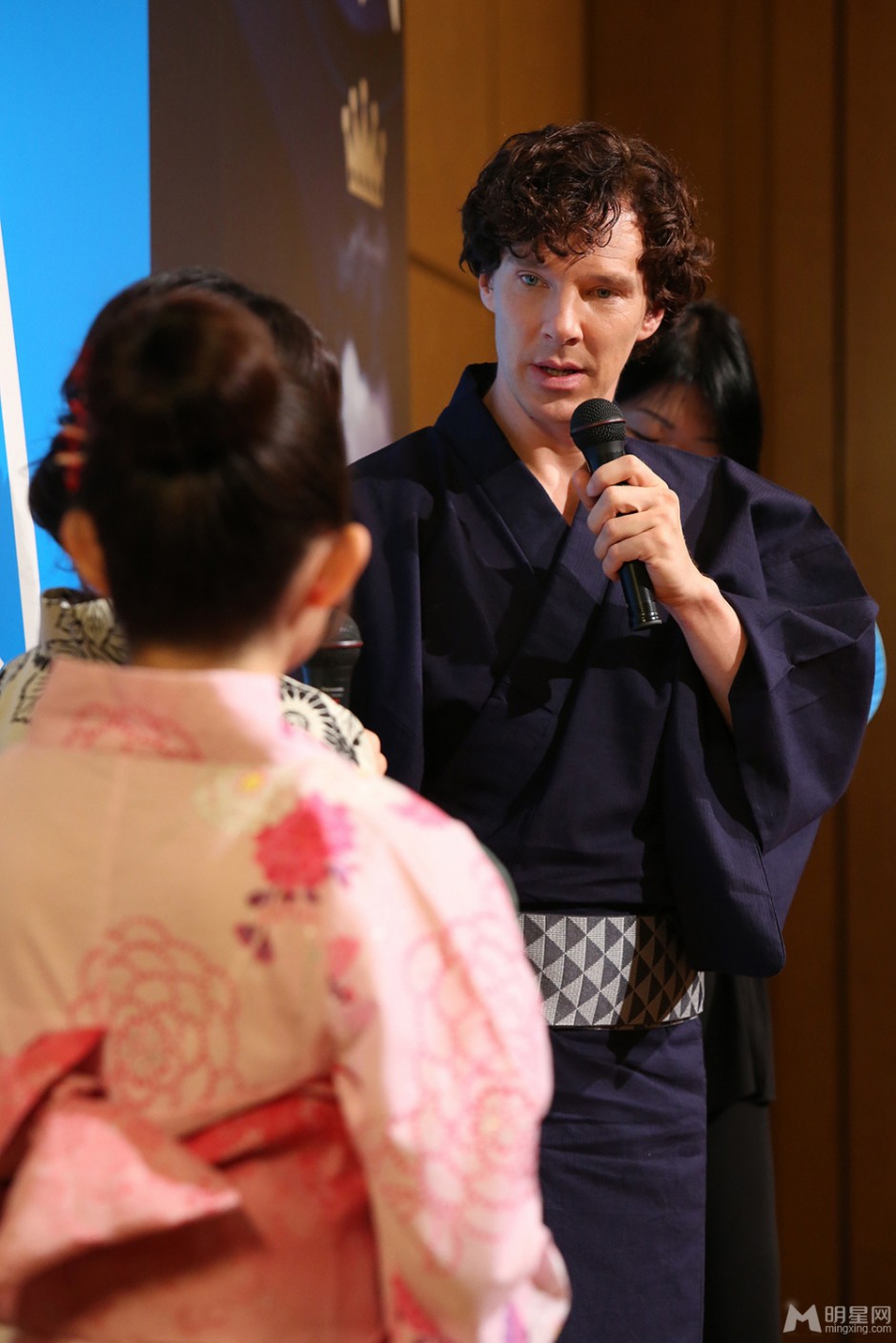英国男演员本尼迪克特・康伯巴奇着和服展别样风范