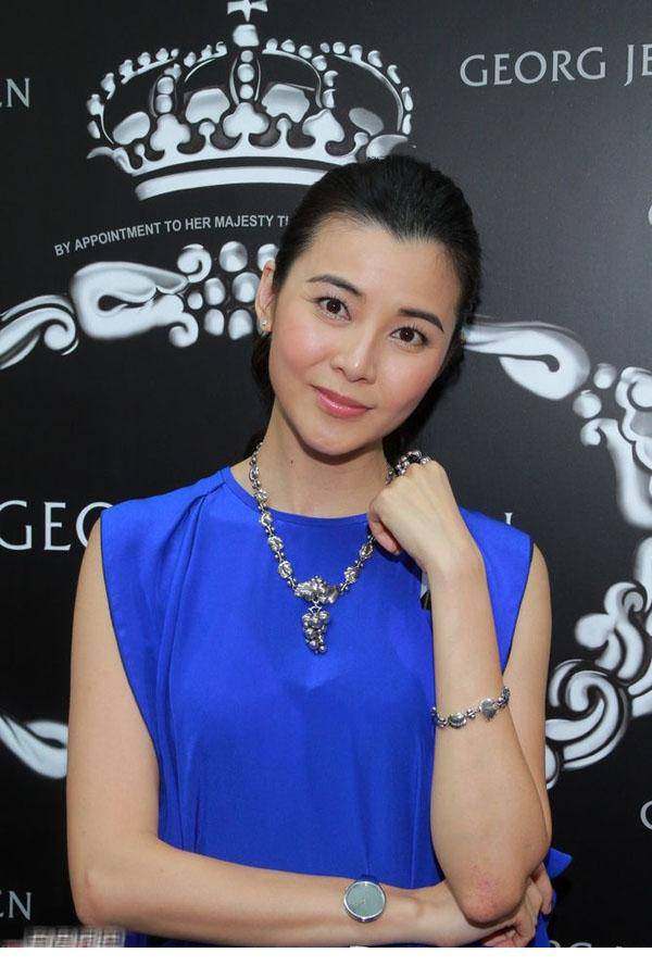 香港影视女演员蒙嘉慧尽显知性干练气质