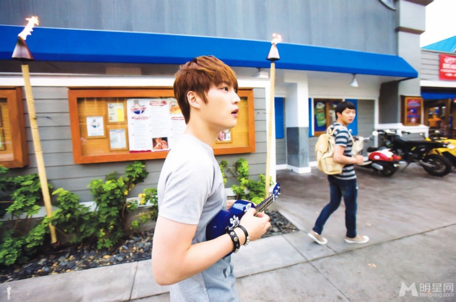 韩国男艺人金在中阳光帅气写真