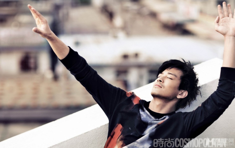 陈晓东尽显时尚英俊帅气十足