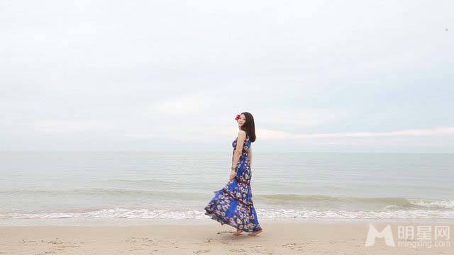 美女主持李湘诱人海边比基尼写真