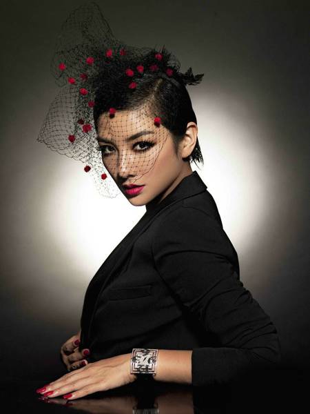 时尚女明星黄奕尽显女人妩媚风情