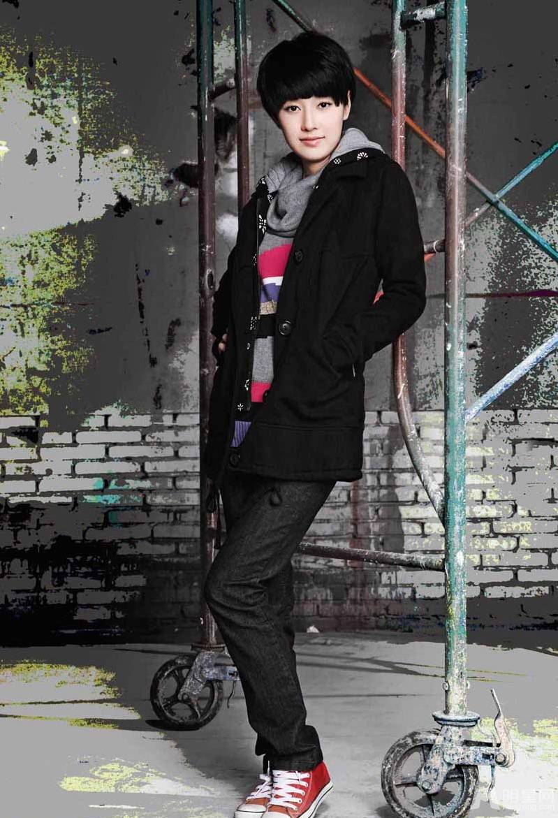 大陆女演员马伊�时尚个性写真照